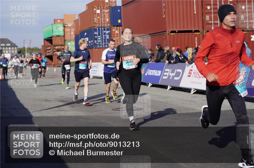 03.10.2025 - Köhlbrandbrückenlauf Michael Burmester http://msf.ph/oto/9013213 03.10.2025 10:13:37 Ziel 1296, 1770, 1891, 2110, 2126, 2144, 2171, 3057, 3134 meine-sportfotos.de