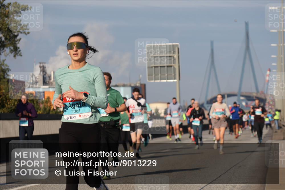 03.10.2025 - Köhlbrandbrückenlauf Luisa Fischer http://msf.ph/oto/9013229 03.10.2025 10:56:42 Position 3 2381 meine-sportfotos.de
