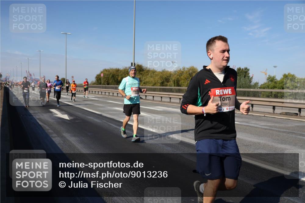 03.10.2025 - Köhlbrandbrückenlauf Julia Fischer http://msf.ph/oto/9013236 03.10.2025 13:05:39 Position 3 4286 meine-sportfotos.de