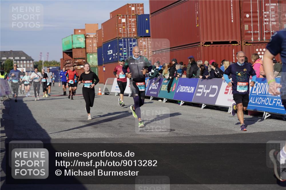 03.10.2025 - Köhlbrandbrückenlauf Michael Burmester http://msf.ph/oto/9013282 03.10.2025 10:13:39 Ziel 1296, 1455, 1627, 1642, 1770, 1891, 2110, 2126, 2144, 2171, 2246, 3028, 3057, 3134 meine-sportfotos.de