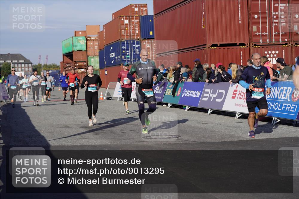 03.10.2025 - Köhlbrandbrückenlauf Michael Burmester http://msf.ph/oto/9013295 03.10.2025 10:13:39 Ziel 1296, 1455, 1627, 1642, 1770, 1891, 2110, 2126, 2144, 2171, 2246, 3028, 3057, 3134 meine-sportfotos.de