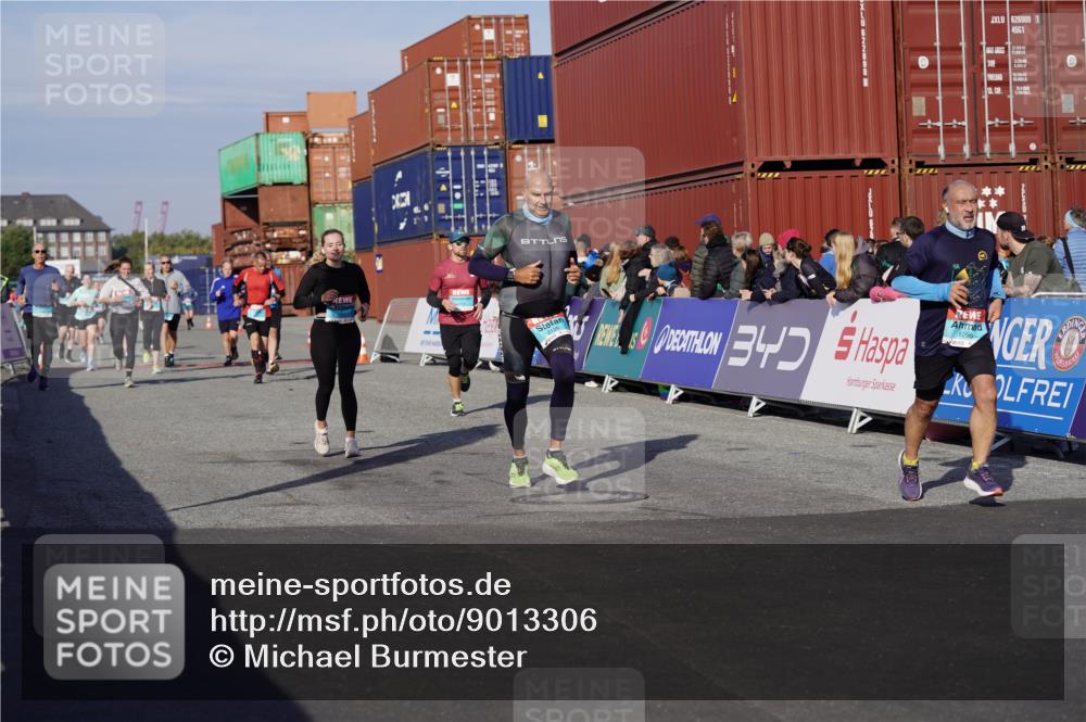 03.10.2025 - Köhlbrandbrückenlauf Michael Burmester http://msf.ph/oto/9013306 03.10.2025 10:13:39 Ziel 1296, 1455, 1627, 1642, 1770, 1891, 2110, 2126, 2144, 2171, 2246, 3028, 3057, 3134 meine-sportfotos.de