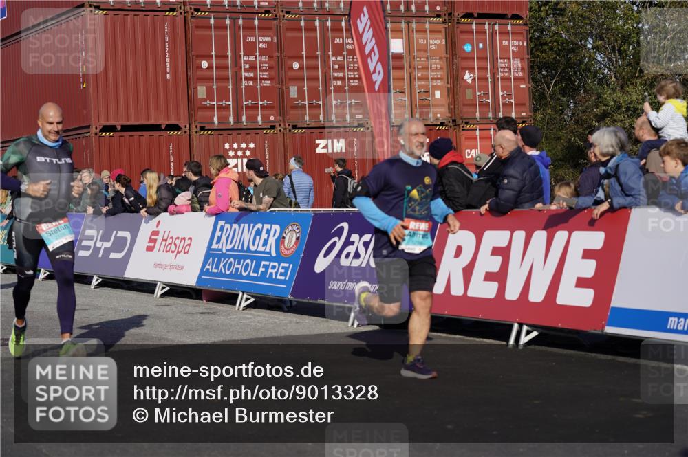 03.10.2025 - Köhlbrandbrückenlauf Michael Burmester http://msf.ph/oto/9013328 03.10.2025 10:13:40 Ziel 1267, 1296, 1455, 1627, 1642, 1770, 1891, 2093, 2126, 2144, 2171, 2246, 3028, 3057, 3134, 3244, 3392 meine-sportfotos.de