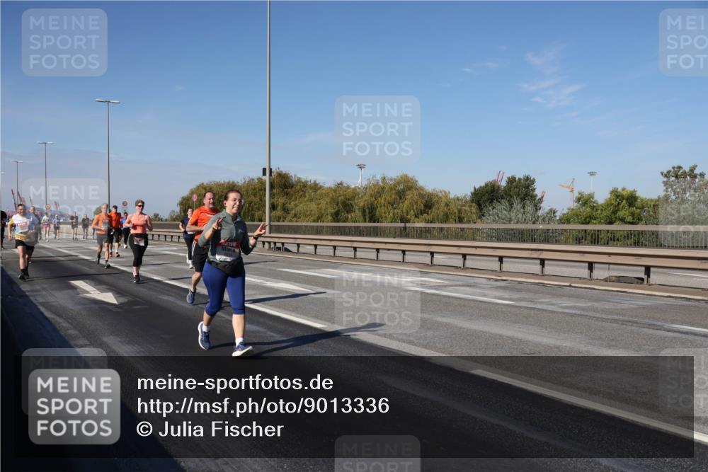 03.10.2025 - Köhlbrandbrückenlauf Julia Fischer http://msf.ph/oto/9013336 03.10.2025 13:05:59 Position 3  meine-sportfotos.de