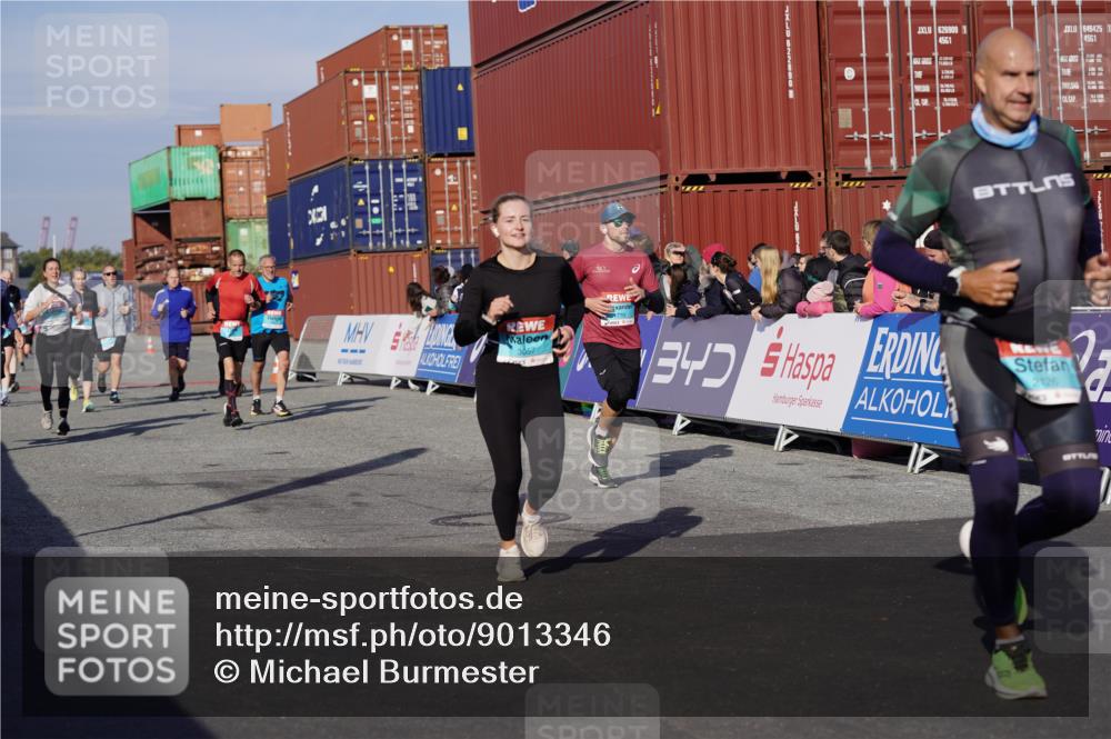 03.10.2025 - Köhlbrandbrückenlauf Michael Burmester http://msf.ph/oto/9013346 03.10.2025 10:13:41 Ziel 1267, 1272, 1296, 1455, 1627, 1642, 1770, 1891, 2093, 2126, 2144, 2171, 2246, 3028, 3057, 3134, 3244, 3392 meine-sportfotos.de