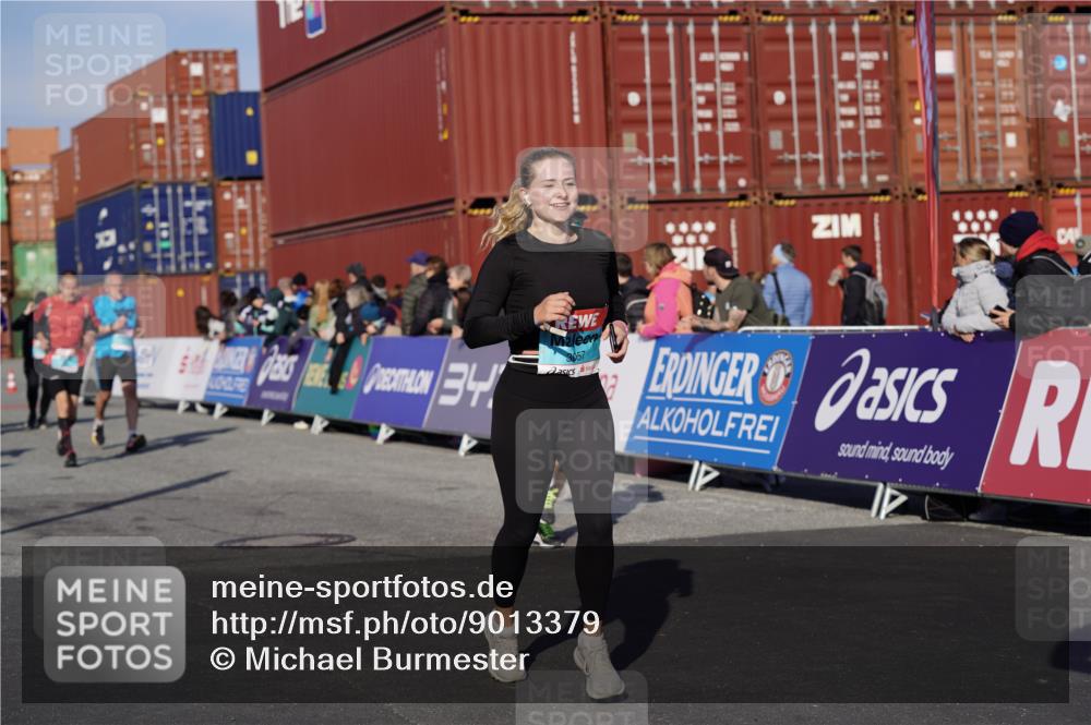 03.10.2025 - Köhlbrandbrückenlauf Michael Burmester http://msf.ph/oto/9013379 03.10.2025 10:13:42 Ziel 1267, 1272, 1296, 1455, 1627, 1642, 1770, 1848, 1891, 2093, 2126, 2144, 2171, 2246, 3028, 3057, 3134, 3244, 3392 meine-sportfotos.de