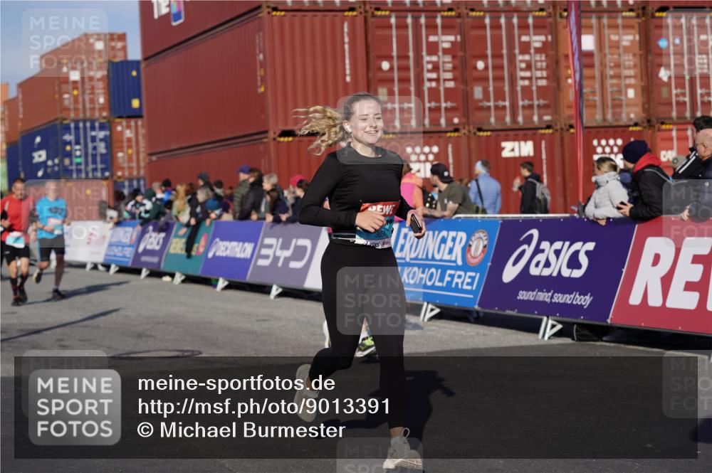 03.10.2025 - Köhlbrandbrückenlauf Michael Burmester http://msf.ph/oto/9013391 03.10.2025 10:13:42 Ziel 1267, 1272, 1296, 1455, 1627, 1642, 1770, 1848, 1891, 2093, 2126, 2144, 2171, 2246, 3028, 3057, 3134, 3244, 3392 meine-sportfotos.de