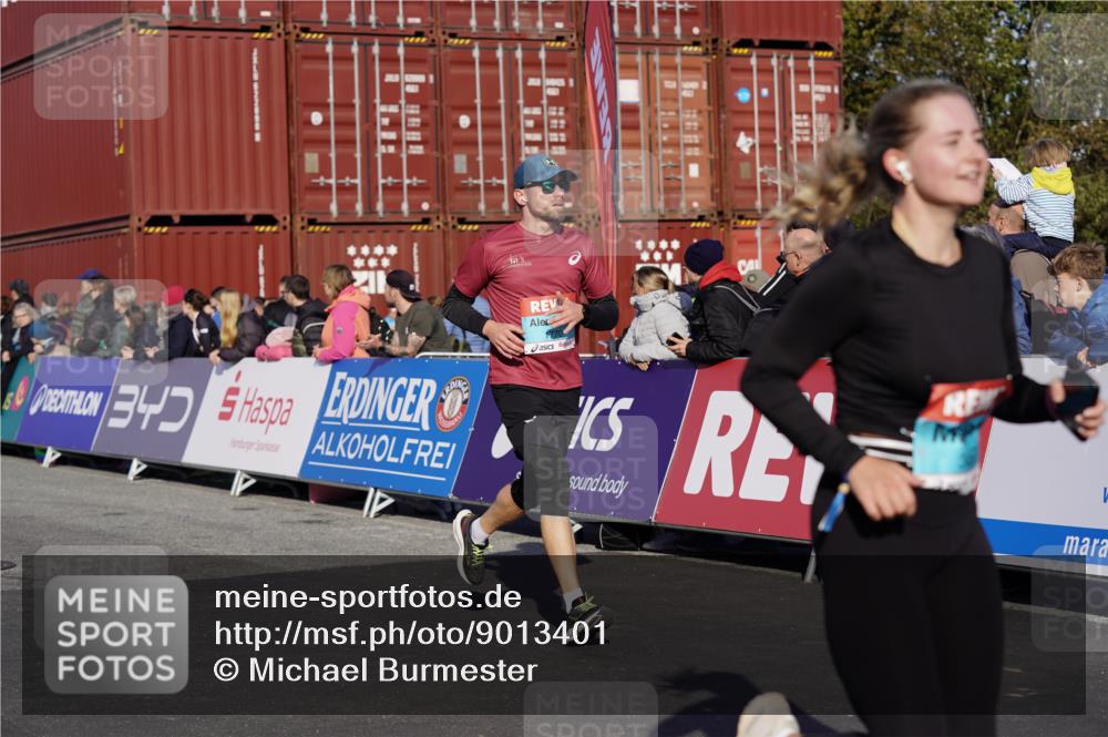 03.10.2025 - Köhlbrandbrückenlauf Michael Burmester http://msf.ph/oto/9013401 03.10.2025 10:13:43 Ziel 1267, 1272, 1296, 1455, 1627, 1642, 1770, 1848, 1891, 2093, 2126, 2144, 2171, 2246, 3028, 3057, 3244, 3392 meine-sportfotos.de