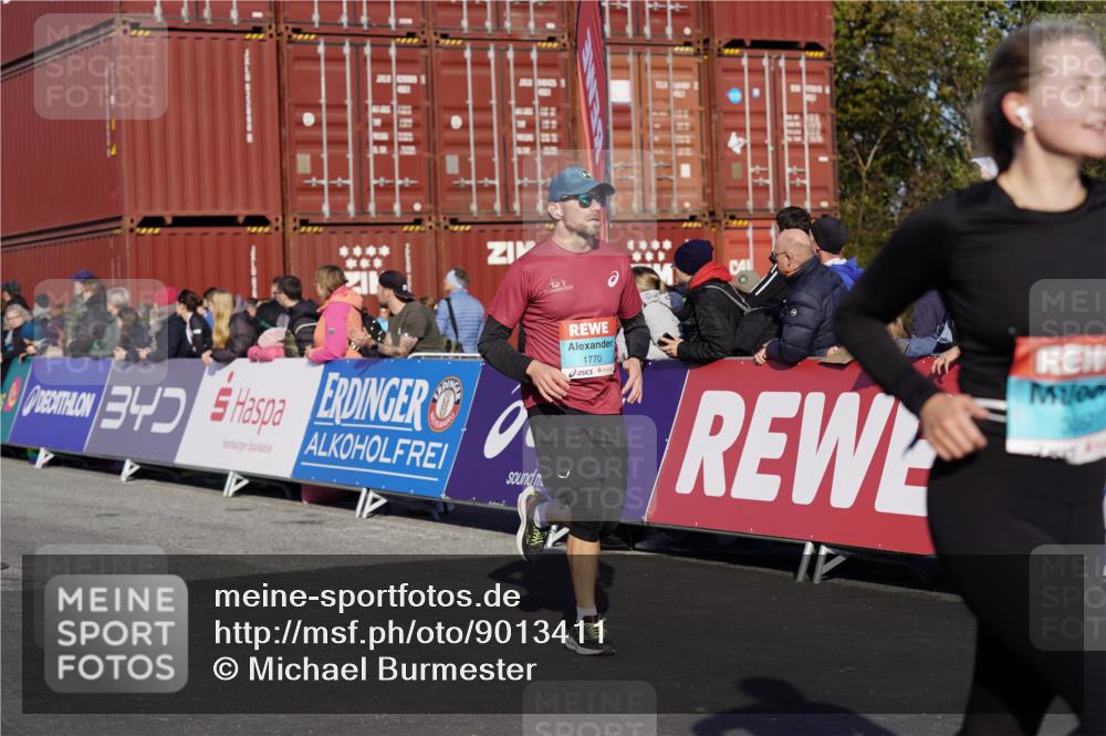 03.10.2025 - Köhlbrandbrückenlauf Michael Burmester http://msf.ph/oto/9013411 03.10.2025 10:13:43 Ziel 1267, 1272, 1296, 1455, 1627, 1642, 1770, 1848, 1891, 2093, 2126, 2144, 2171, 2246, 3028, 3057, 3244, 3392 meine-sportfotos.de
