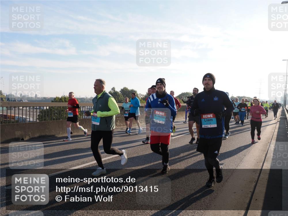 03.10.2025 - Köhlbrandbrückenlauf Fabian Wolf http://msf.ph/oto/9013415 03.10.2025 09:23:58 Position 3 3121, 3119 meine-sportfotos.de