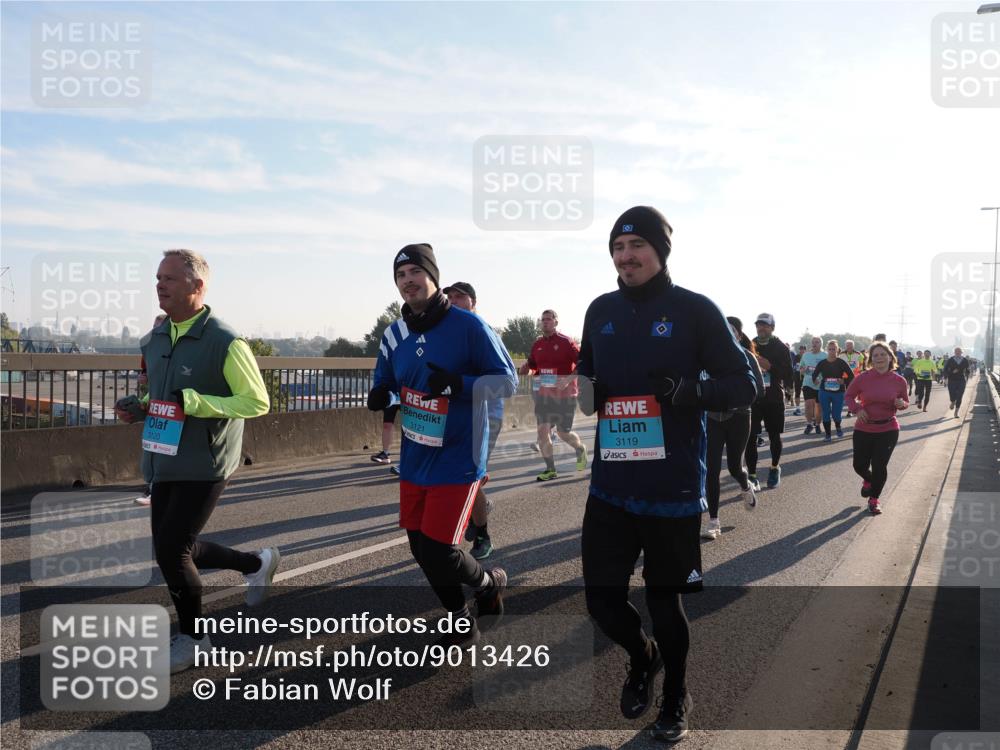 03.10.2025 - Köhlbrandbrückenlauf Fabian Wolf http://msf.ph/oto/9013426 03.10.2025 09:23:58 Position 3 3120, 3121, 3119 meine-sportfotos.de