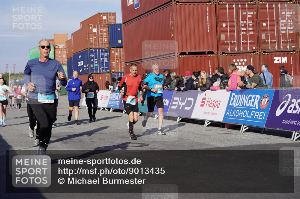 03.10.2025 - Köhlbrandbrückenlauf Michael Burmester http://msf.ph/oto/9013435 03.10.2025 10:13:44 Ziel 1267, 1272, 1296, 1455, 1627, 1642, 1770, 1848, 2093, 2126, 2144, 2171, 2246, 3028, 3057, 3244, 3392 meine-sportfotos.de
