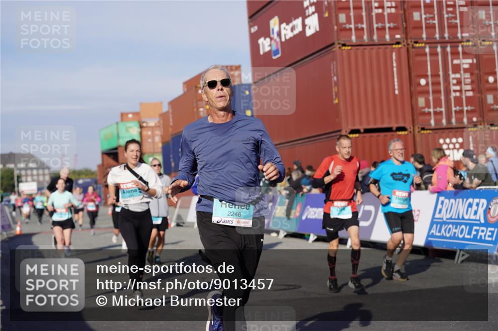 03.10.2025 - Köhlbrandbrückenlauf Michael Burmester http://msf.ph/oto/9013457 03.10.2025 10:13:45 Ziel 1267, 1272, 1296, 1455, 1515, 1627, 1642, 1770, 1848, 2093, 2126, 2246, 3028, 3057, 3244, 3392 meine-sportfotos.de