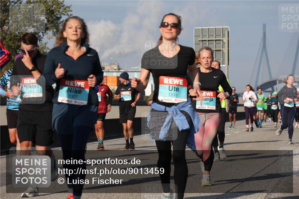 03.10.2025 - Köhlbrandbrückenlauf Luisa Fischer http://msf.ph/oto/9013459 03.10.2025 10:57:05 Position 3 1621, 1327, 1331, 3445 meine-sportfotos.de
