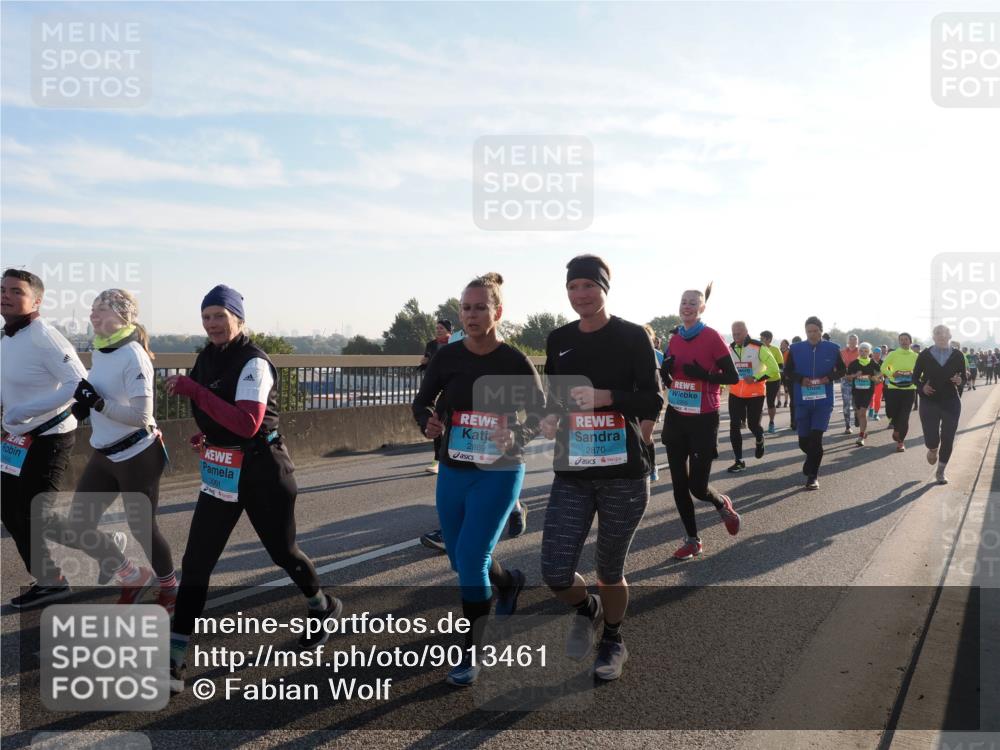 03.10.2025 - Köhlbrandbrückenlauf Fabian Wolf http://msf.ph/oto/9013461 03.10.2025 09:24:02 Position 3 3001, 2869, 2870 meine-sportfotos.de