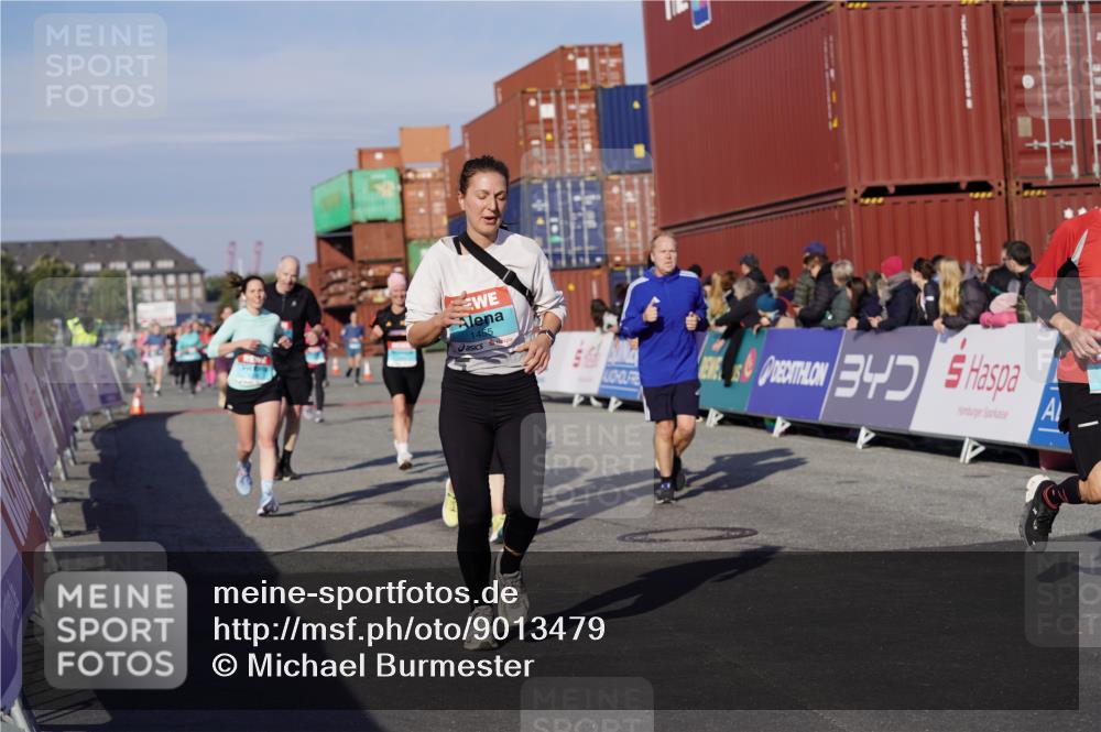 03.10.2025 - Köhlbrandbrückenlauf Michael Burmester http://msf.ph/oto/9013479 03.10.2025 10:13:46 Ziel 1169, 1267, 1272, 1455, 1515, 1627, 1642, 1770, 1848, 2054, 2093, 2126, 2246, 3028, 3057, 3244, 3392 meine-sportfotos.de