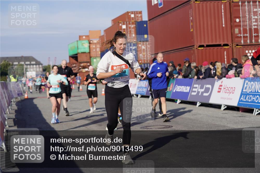 03.10.2025 - Köhlbrandbrückenlauf Michael Burmester http://msf.ph/oto/9013499 03.10.2025 10:13:46 Ziel 1169, 1267, 1272, 1455, 1515, 1627, 1642, 1770, 1848, 2054, 2093, 2126, 2246, 3028, 3057, 3244, 3392 meine-sportfotos.de