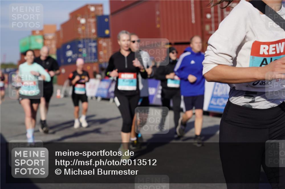 03.10.2025 - Köhlbrandbrückenlauf Michael Burmester http://msf.ph/oto/9013512 03.10.2025 10:13:47 Ziel 1169, 1267, 1272, 1455, 1515, 1627, 1642, 1770, 1848, 2054, 2093, 2246, 3028, 3244, 3392 meine-sportfotos.de