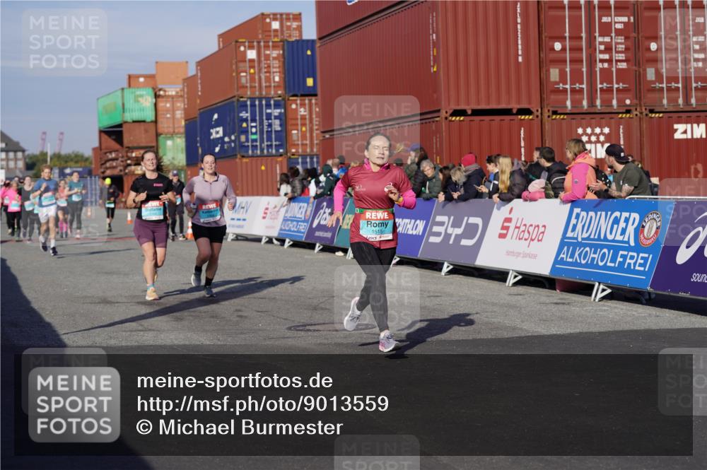 03.10.2025 - Köhlbrandbrückenlauf Michael Burmester http://msf.ph/oto/9013559 03.10.2025 10:13:51 Ziel 1169, 1267, 1272, 1514, 1515, 1627, 1642, 1848, 2054, 2093, 3126, 3244, 3392, 3761 meine-sportfotos.de