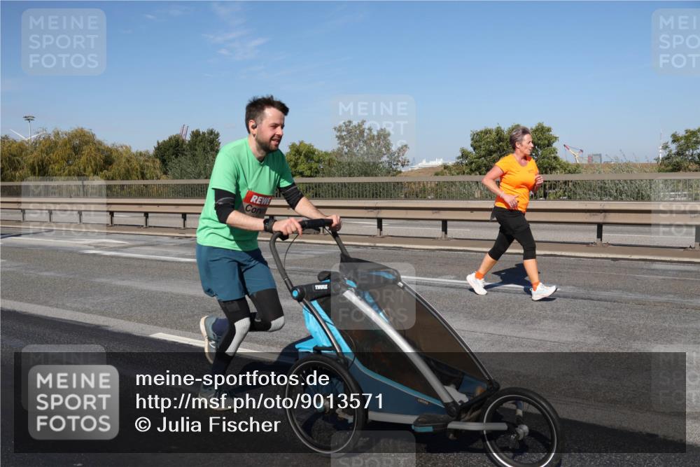 03.10.2025 - Köhlbrandbrückenlauf Julia Fischer http://msf.ph/oto/9013571 03.10.2025 13:06:40 Position 3  meine-sportfotos.de