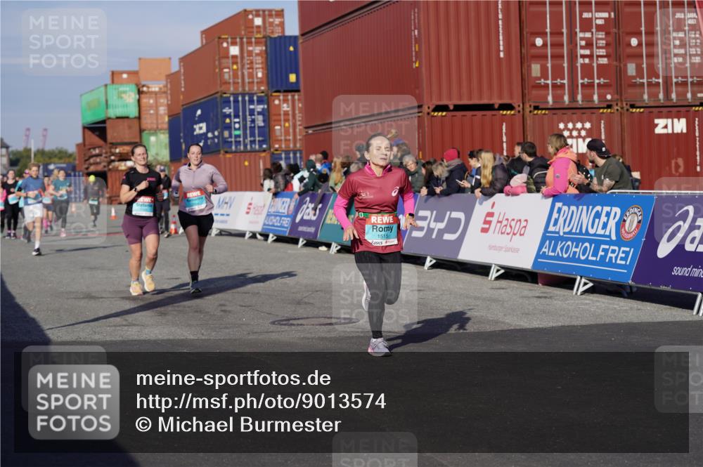 03.10.2025 - Köhlbrandbrückenlauf Michael Burmester http://msf.ph/oto/9013574 03.10.2025 10:13:51 Ziel 1169, 1267, 1272, 1514, 1515, 1627, 1642, 1848, 2054, 2093, 3126, 3244, 3392, 3761 meine-sportfotos.de