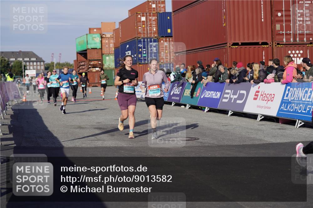 03.10.2025 - Köhlbrandbrückenlauf Michael Burmester http://msf.ph/oto/9013582 03.10.2025 10:13:52 Ziel 1169, 1267, 1272, 1460, 1514, 1515, 1848, 2054, 2093, 3126, 3244, 3372, 3392, 3724, 3735, 3761 meine-sportfotos.de