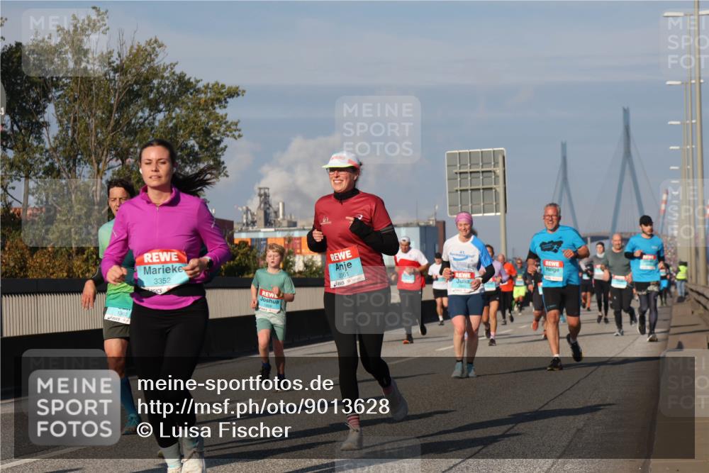 03.10.2025 - Köhlbrandbrückenlauf Luisa Fischer http://msf.ph/oto/9013628 03.10.2025 10:57:21 Position 3 1362, 3352, 1806, 2061 meine-sportfotos.de