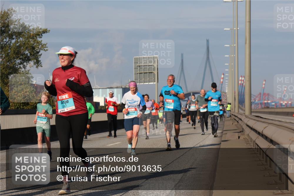 03.10.2025 - Köhlbrandbrückenlauf Luisa Fischer http://msf.ph/oto/9013635 03.10.2025 10:57:22 Position 3 40, 1806, 2061 meine-sportfotos.de