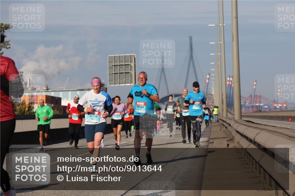 03.10.2025 - Köhlbrandbrückenlauf Luisa Fischer http://msf.ph/oto/9013644 03.10.2025 10:57:22 Position 3 41, 1642, 1640 meine-sportfotos.de