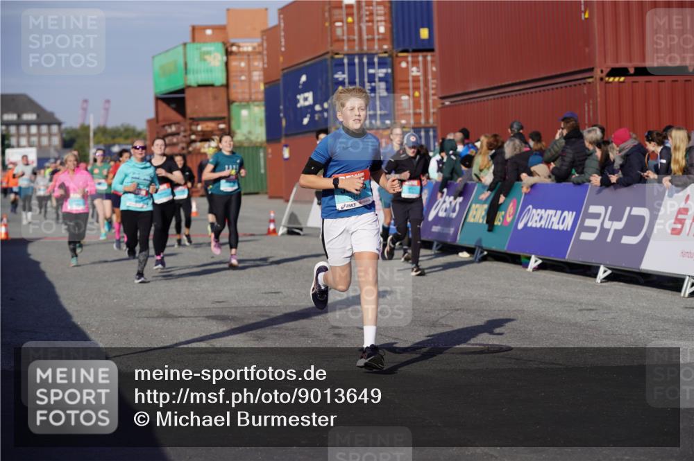 03.10.2025 - Köhlbrandbrückenlauf Michael Burmester http://msf.ph/oto/9013649 03.10.2025 10:13:55 Ziel 1169, 1431, 1460, 1514, 1515, 1738, 2054, 2122, 3126, 3372, 3469, 3724, 3735, 3761, 3793 meine-sportfotos.de
