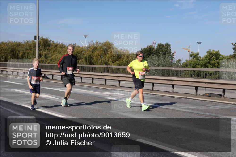 03.10.2025 - Köhlbrandbrückenlauf Julia Fischer http://msf.ph/oto/9013659 03.10.2025 13:06:56 Position 3  meine-sportfotos.de