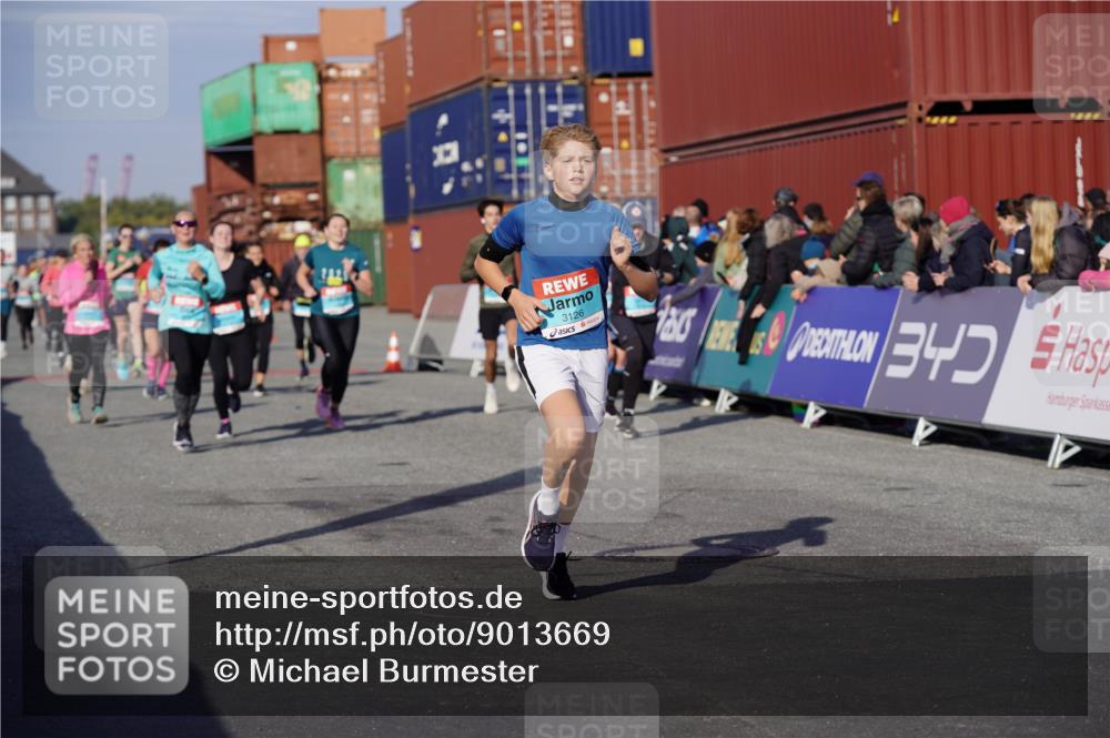 03.10.2025 - Köhlbrandbrückenlauf Michael Burmester http://msf.ph/oto/9013669 03.10.2025 10:13:55 Ziel 1169, 1431, 1460, 1514, 1515, 1738, 2054, 2122, 3126, 3372, 3469, 3724, 3735, 3761, 3793 meine-sportfotos.de
