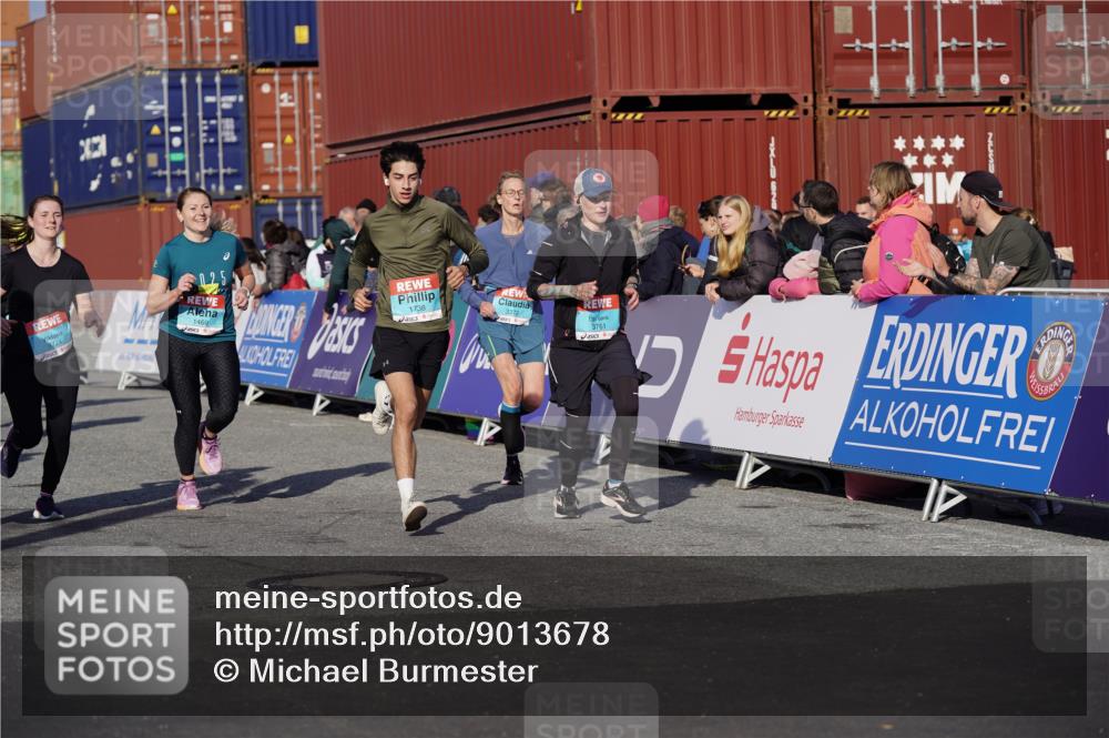 03.10.2025 - Köhlbrandbrückenlauf Michael Burmester http://msf.ph/oto/9013678 03.10.2025 10:13:56 Ziel 1169, 1431, 1460, 1514, 1515, 1604, 1738, 2054, 2122, 3126, 3372, 3469, 3724, 3735, 3761, 3793 meine-sportfotos.de