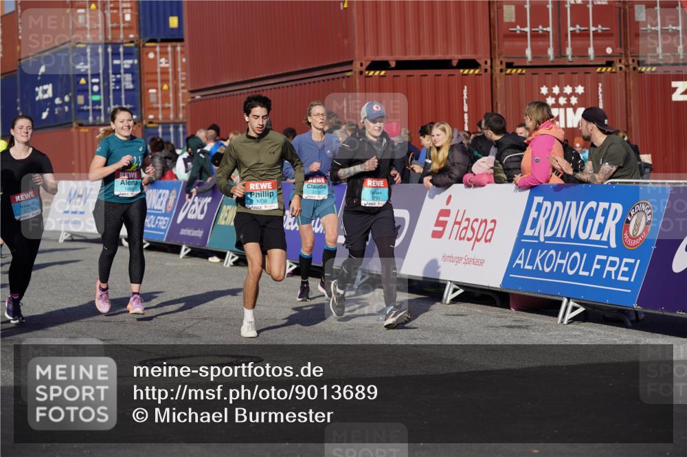 03.10.2025 - Köhlbrandbrückenlauf Michael Burmester http://msf.ph/oto/9013689 03.10.2025 10:13:57 Ziel 1169, 1431, 1460, 1514, 1515, 1604, 1738, 2054, 2122, 3062, 3126, 3372, 3469, 3724, 3735, 3761, 3793 meine-sportfotos.de