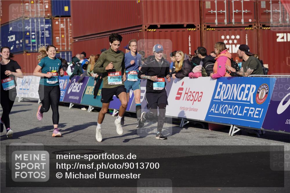 03.10.2025 - Köhlbrandbrückenlauf Michael Burmester http://msf.ph/oto/9013700 03.10.2025 10:13:57 Ziel 1169, 1431, 1460, 1514, 1515, 1604, 1738, 2054, 2122, 3062, 3126, 3372, 3469, 3724, 3735, 3761, 3793 meine-sportfotos.de