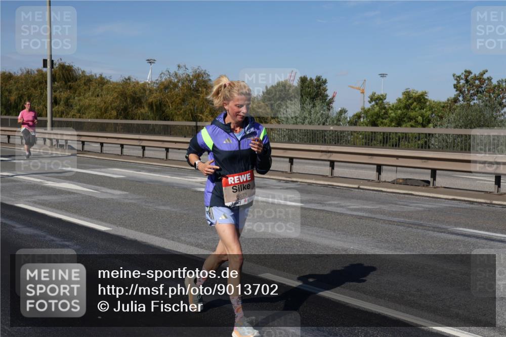 03.10.2025 - Köhlbrandbrückenlauf Julia Fischer http://msf.ph/oto/9013702 03.10.2025 13:07:05 Position 3 6673 meine-sportfotos.de
