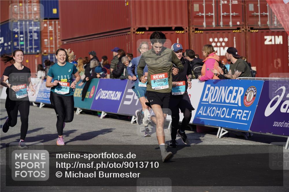 03.10.2025 - Köhlbrandbrückenlauf Michael Burmester http://msf.ph/oto/9013710 03.10.2025 10:13:57 Ziel 1169, 1431, 1460, 1514, 1515, 1604, 1738, 2054, 2122, 3062, 3126, 3372, 3469, 3724, 3735, 3761, 3793 meine-sportfotos.de