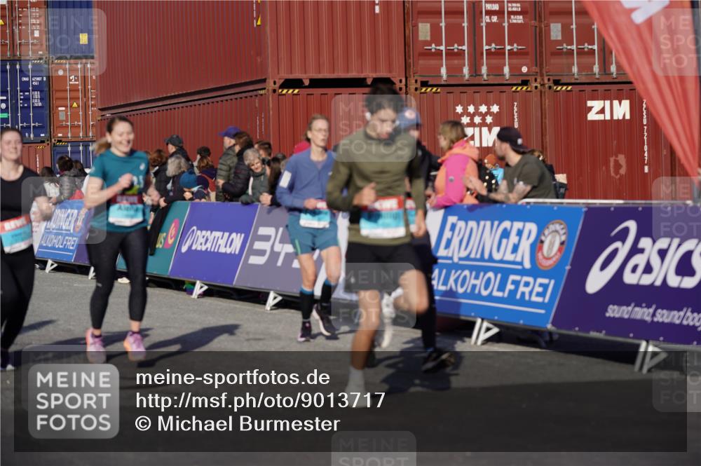 03.10.2025 - Köhlbrandbrückenlauf Michael Burmester http://msf.ph/oto/9013717 03.10.2025 10:13:57 Ziel 1169, 1431, 1460, 1514, 1515, 1604, 1738, 2054, 2122, 3062, 3126, 3372, 3469, 3724, 3735, 3761, 3793 meine-sportfotos.de
