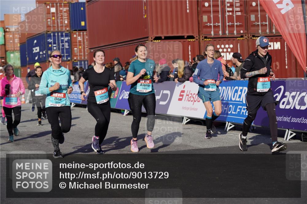 03.10.2025 - Köhlbrandbrückenlauf Michael Burmester http://msf.ph/oto/9013729 03.10.2025 10:13:58 Ziel 1169, 1431, 1460, 1514, 1604, 1738, 2054, 2122, 3060, 3062, 3126, 3372, 3469, 3724, 3735, 3761, 3793 meine-sportfotos.de