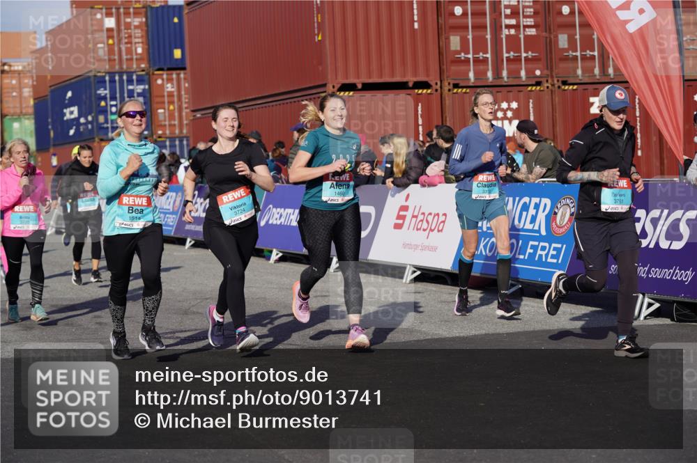 03.10.2025 - Köhlbrandbrückenlauf Michael Burmester http://msf.ph/oto/9013741 03.10.2025 10:13:58 Ziel 1169, 1431, 1460, 1514, 1604, 1738, 2054, 2122, 3060, 3062, 3126, 3372, 3469, 3724, 3735, 3761, 3793 meine-sportfotos.de