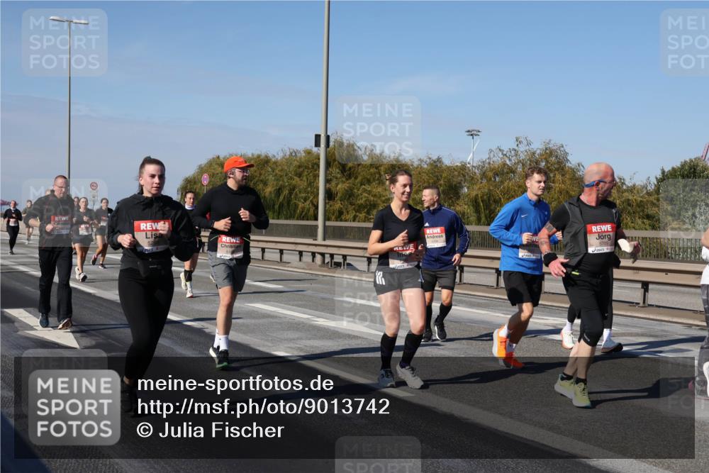 03.10.2025 - Köhlbrandbrückenlauf Julia Fischer http://msf.ph/oto/9013742 03.10.2025 13:07:10 Position 3 1, 529, 5709 meine-sportfotos.de