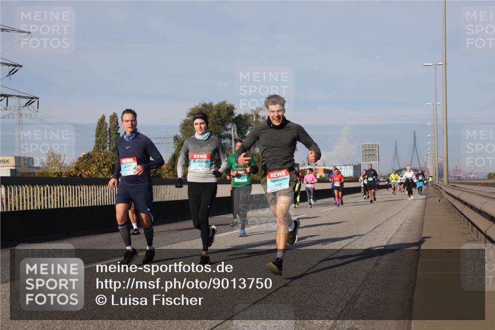 03.10.2025 - Köhlbrandbrückenlauf Luisa Fischer http://msf.ph/oto/9013750 03.10.2025 10:57:37 Position 3 1439, 1438, 3162 meine-sportfotos.de