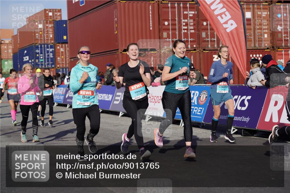 03.10.2025 - Köhlbrandbrückenlauf Michael Burmester http://msf.ph/oto/9013765 03.10.2025 10:13:59 Ziel 1431, 1460, 1514, 1604, 1738, 2122, 3060, 3062, 3126, 3372, 3469, 3724, 3735, 3761, 3793 meine-sportfotos.de