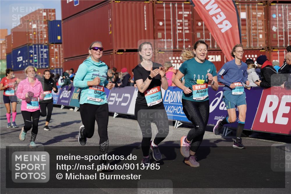 03.10.2025 - Köhlbrandbrückenlauf Michael Burmester http://msf.ph/oto/9013785 03.10.2025 10:13:59 Ziel 1431, 1460, 1514, 1604, 1738, 2122, 3060, 3062, 3126, 3372, 3469, 3724, 3735, 3761, 3793 meine-sportfotos.de