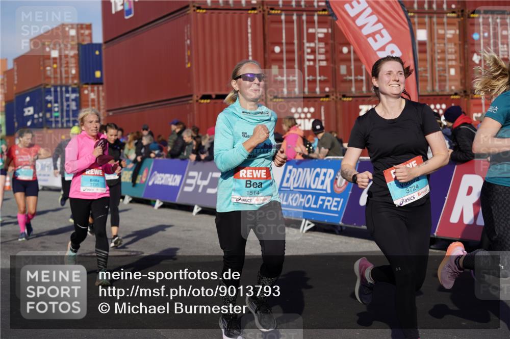 03.10.2025 - Köhlbrandbrückenlauf Michael Burmester http://msf.ph/oto/9013793 03.10.2025 10:13:59 Ziel 1431, 1460, 1514, 1604, 1738, 2122, 3060, 3062, 3126, 3372, 3469, 3724, 3735, 3761, 3793 meine-sportfotos.de
