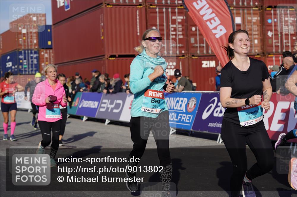 03.10.2025 - Köhlbrandbrückenlauf Michael Burmester http://msf.ph/oto/9013802 03.10.2025 10:14:00 Ziel 1431, 1460, 1514, 1588, 1604, 1738, 1782, 1892, 1947, 2122, 3060, 3062, 3126, 3372, 3469, 3724, 3735, 3761, 3793 meine-sportfotos.de