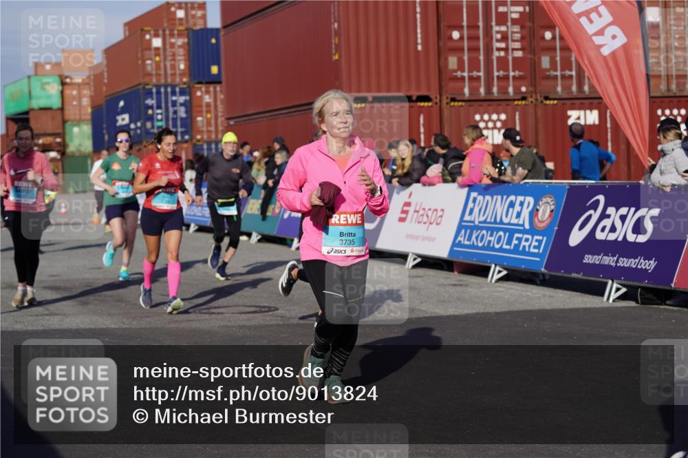 03.10.2025 - Köhlbrandbrückenlauf Michael Burmester http://msf.ph/oto/9013824 03.10.2025 10:14:00 Ziel 1431, 1460, 1514, 1588, 1604, 1738, 1782, 1892, 1947, 2122, 3060, 3062, 3126, 3372, 3469, 3724, 3735, 3761, 3793 meine-sportfotos.de