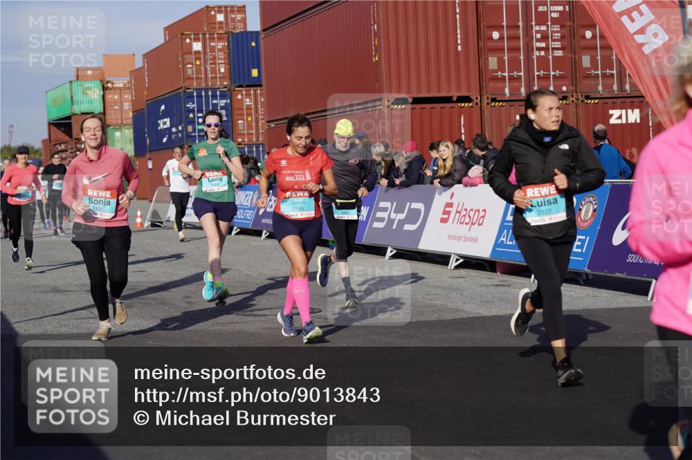 03.10.2025 - Köhlbrandbrückenlauf Michael Burmester http://msf.ph/oto/9013843 03.10.2025 10:14:01 Ziel 1431, 1460, 1514, 1588, 1604, 1665, 1738, 1782, 1892, 1947, 2122, 3060, 3062, 3126, 3372, 3469, 3724, 3735, 3761, 3793 meine-sportfotos.de