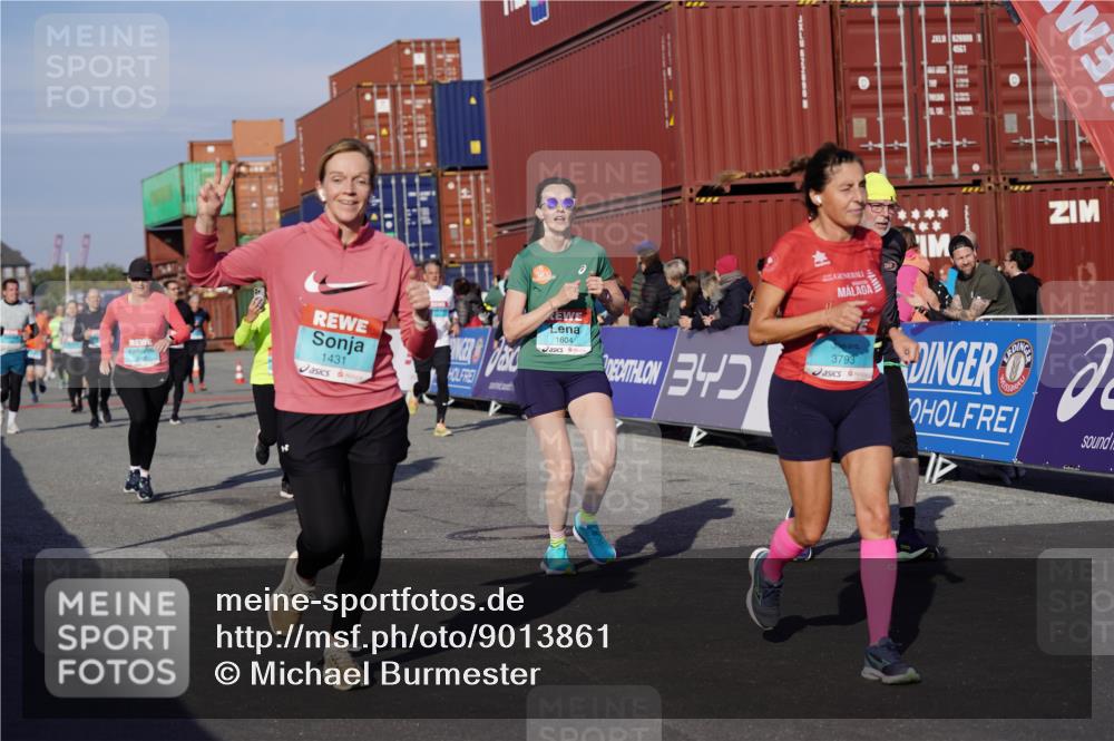 03.10.2025 - Köhlbrandbrückenlauf Michael Burmester http://msf.ph/oto/9013861 03.10.2025 10:14:02 Ziel 1431, 1460, 1514, 1588, 1604, 1665, 1714, 1738, 1782, 1892, 1947, 2122, 2276, 3060, 3062, 3126, 3372, 3469, 3724, 3735, 3761, 3793 meine-sportfotos.de