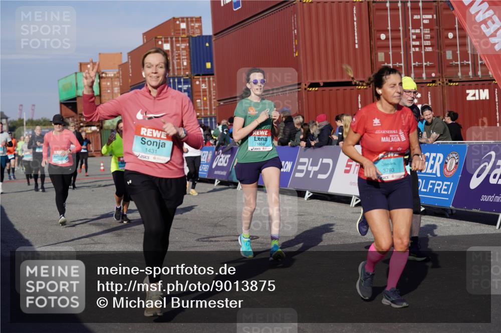 03.10.2025 - Köhlbrandbrückenlauf Michael Burmester http://msf.ph/oto/9013875 03.10.2025 10:14:02 Ziel 1431, 1460, 1514, 1588, 1604, 1665, 1714, 1738, 1782, 1892, 1947, 2122, 2276, 3060, 3062, 3126, 3372, 3469, 3724, 3735, 3761, 3793 meine-sportfotos.de